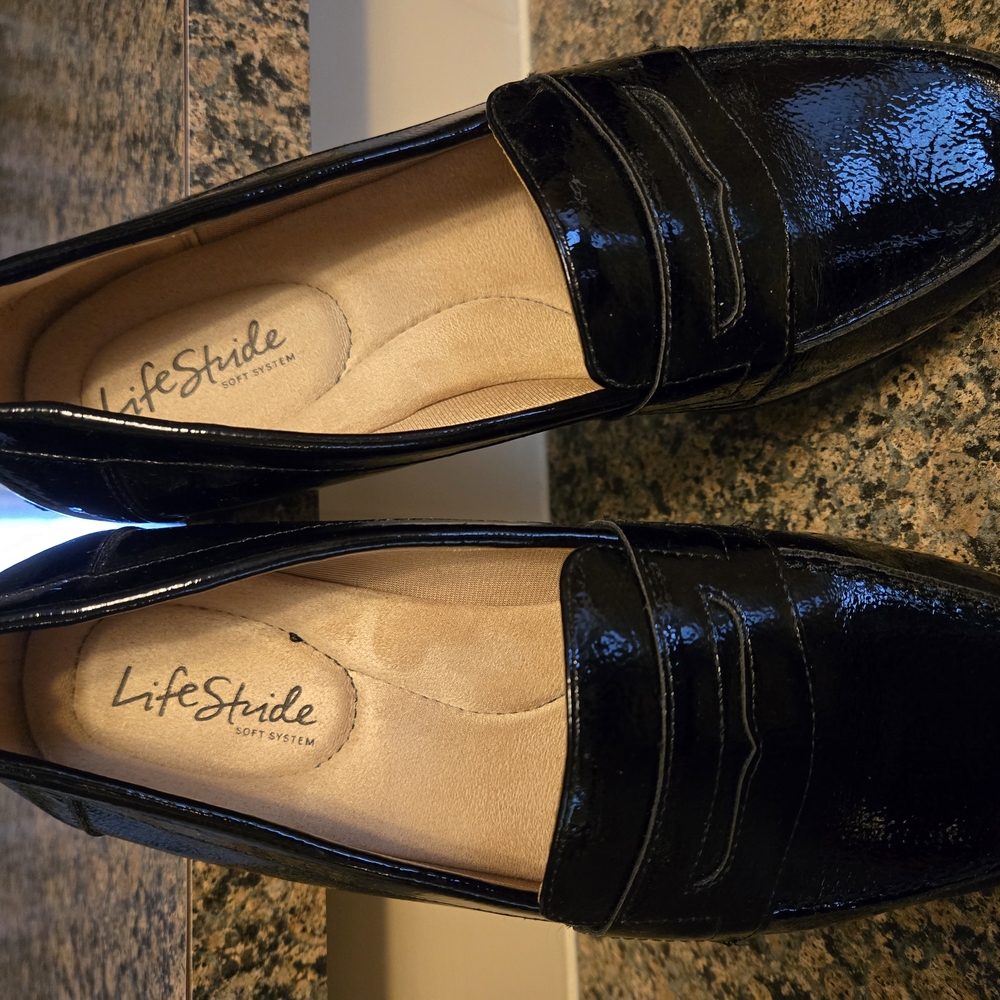 Life Stride Black Patent Leather Flats - Picture 2 of 4
